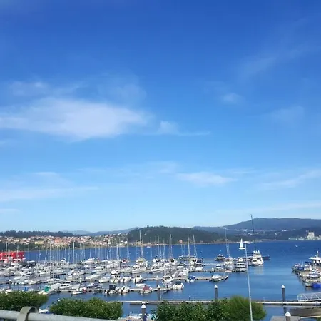Сasa de vacaciones House With 3 Bedrooms In Pontevedra With Wonderful Sea View And Enclosed Garden 50 M From The Beach